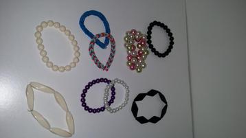 Diverse armbanden beschikbaar voor biedingen