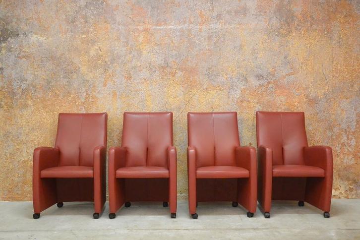 ZGAN 4 rode leren Leolux Lapita design stoelen (verrijdbaar), Huis en Inrichting, Stoelen, Zo goed als nieuw, Vijf, Zes of meer stoelen
