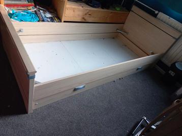 Bed 90x2m