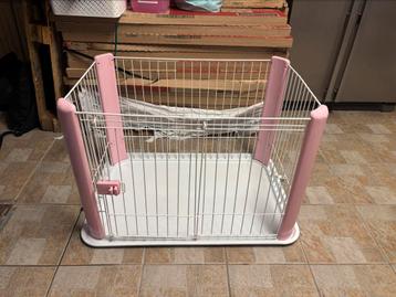 Hondenbench roze beschikbaar voor biedingen