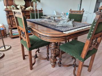 T.k. antieke eettafel en stoelen beschikbaar voor biedingen