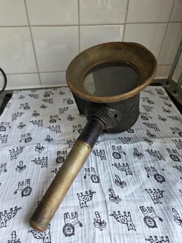 Antieke koetslamp beschikbaar voor biedingen
