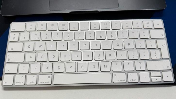 Apple Keyboard A1644 - Gebruikt, Computers en Software, Toetsenborden, Gebruikt, Qwerty, Draadloos, Multimediatoetsen, Ophalen of Verzenden