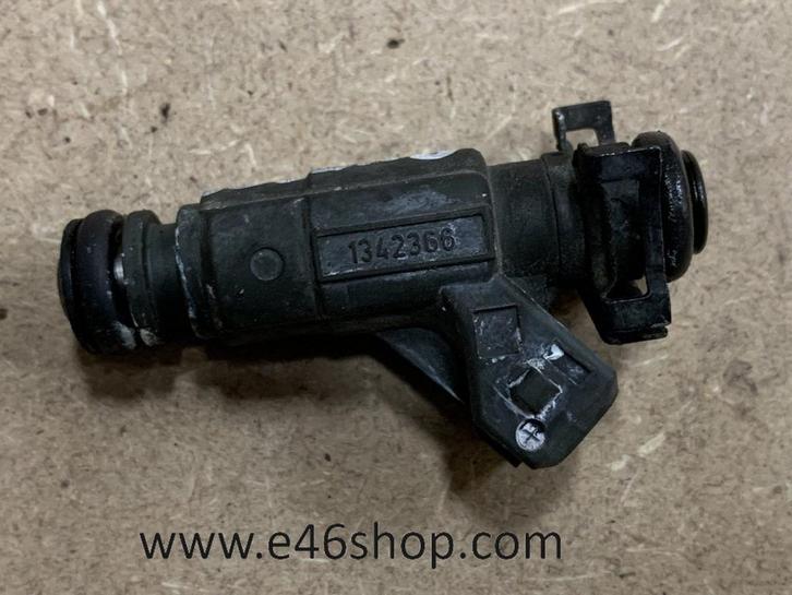 INJECTOR BMW 13711342366 ZIE FOTOS WELKE MOTOREN, Motoren, Onderdelen | BMW, Gebruikt, Ophalen of Verzenden