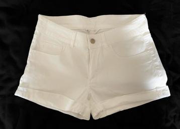 Korte broek meisjes beschikbaar voor biedingen