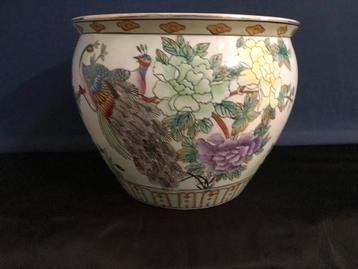 Chinese Porseleinen Bloempot met Pauwen en Bloemen beschikbaar voor biedingen