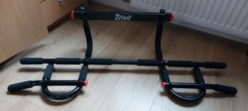 Pull-up bar, makkelijk aan de deurpost te hangen. beschikbaar voor biedingen