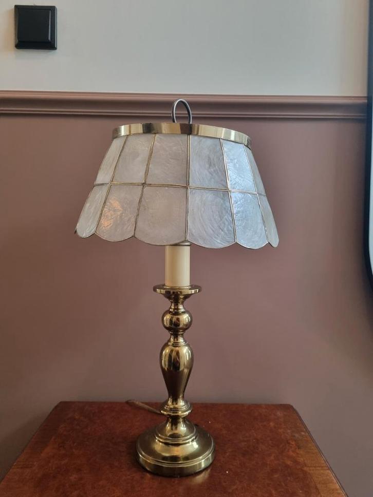 Vintage Lamp met Capiz Schelpenkap, Huis en Inrichting, Lampen | Tafellampen, Gebruikt, 50 tot 75 cm, Metaal, Overige materialen