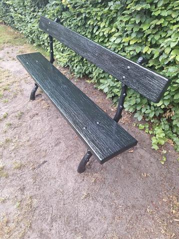Gietijzeren tuinbank.  beschikbaar voor biedingen