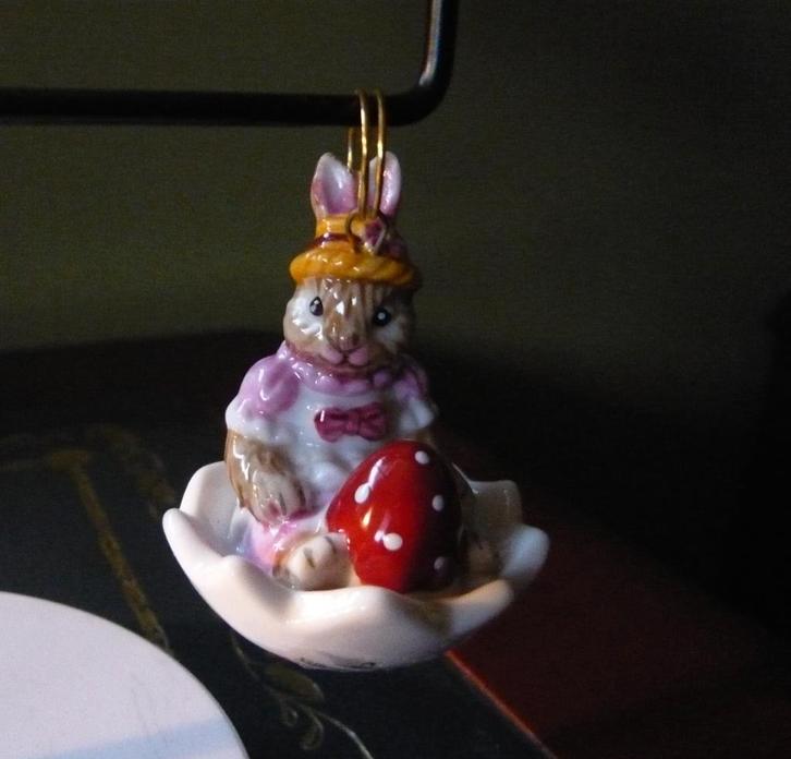 Villeroy & Boch Bunny Tales eierschaal met haasje Anna, Verzamelen, Porselein, Kristal en Bestek, Nieuw, Beeldje(s), Porselein