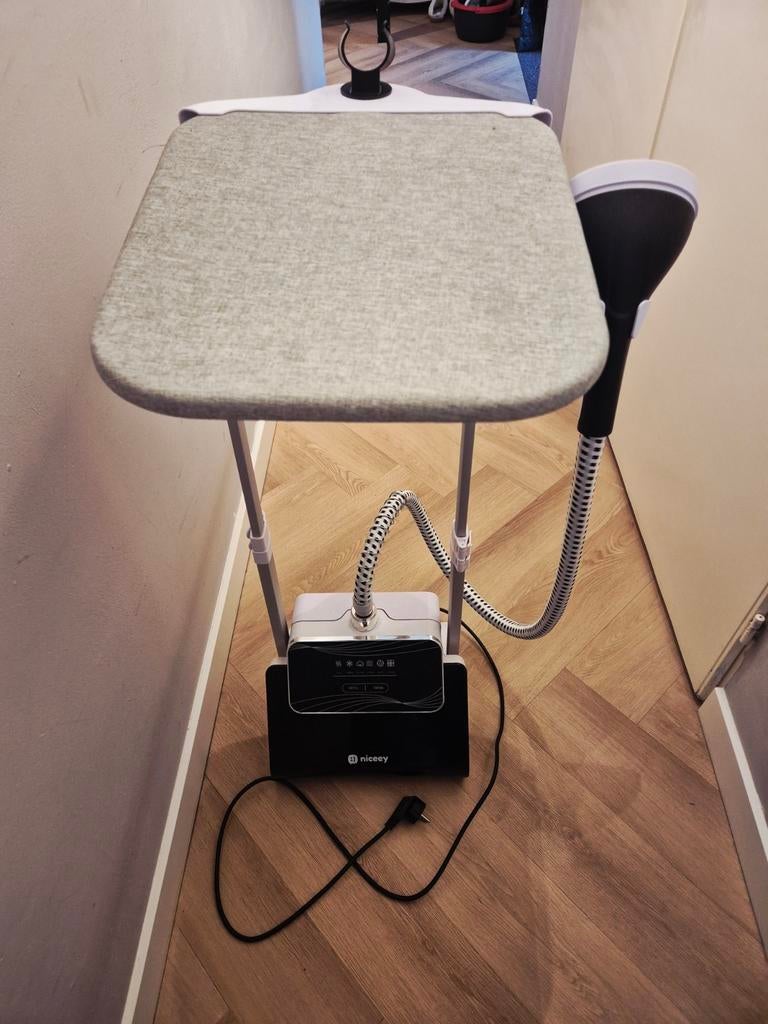 Nieuwe Niceey Kledingstomer - Slechts 2x Gebruikt!, Ophalen, Zo goed als nieuw