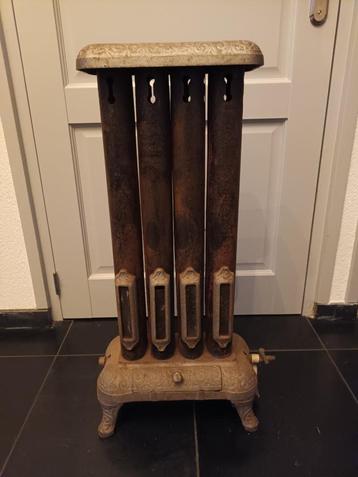 antieke gietijzeren gaskachel radiator blikvanger  beschikbaar voor biedingen