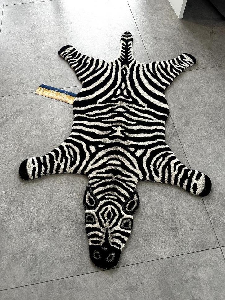 Stripey Zebra Vloerkleed Groot (Doing Goods), Kinderen en Baby's, Kinderkamer | Inrichting en Decoratie, Zo goed als nieuw, Kleed of Kussen