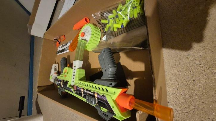 Dart zone striker 2.0, Hobby en Vrije tijd, Overige Hobby en Vrije tijd, Zo goed als nieuw, Ophalen