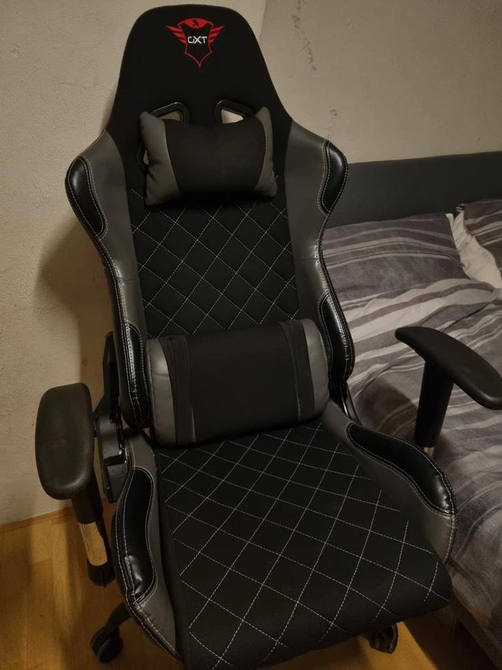 Gaming stoel, Huis en Inrichting, Bureaustoelen, Gebruikt, Zwart, Ophalen