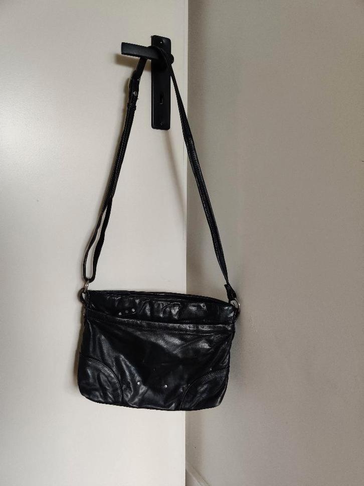 1 zwarte Mylady schoudertas, 22X32 cm., Sieraden, Tassen en Uiterlijk, Tassen | Damestassen, Gebruikt, Schoudertasje, Zwart, Ophalen of Verzenden