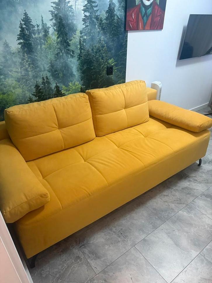 Mosterdgele slaapbank, Huis en Inrichting, Banken | Bankstellen, Zo goed als nieuw, Minder dan 150 cm, Ophalen