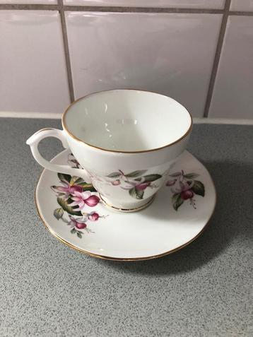 Duchess Fuchsia servies 1 stuk wit/paars beschikbaar voor biedingen
