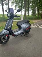 Vespa Sprint mat grijs, Fietsen en Brommers, Scooters | Vespa, Ophalen, Maximaal 45 km/u, Vespa S, Zo goed als nieuw