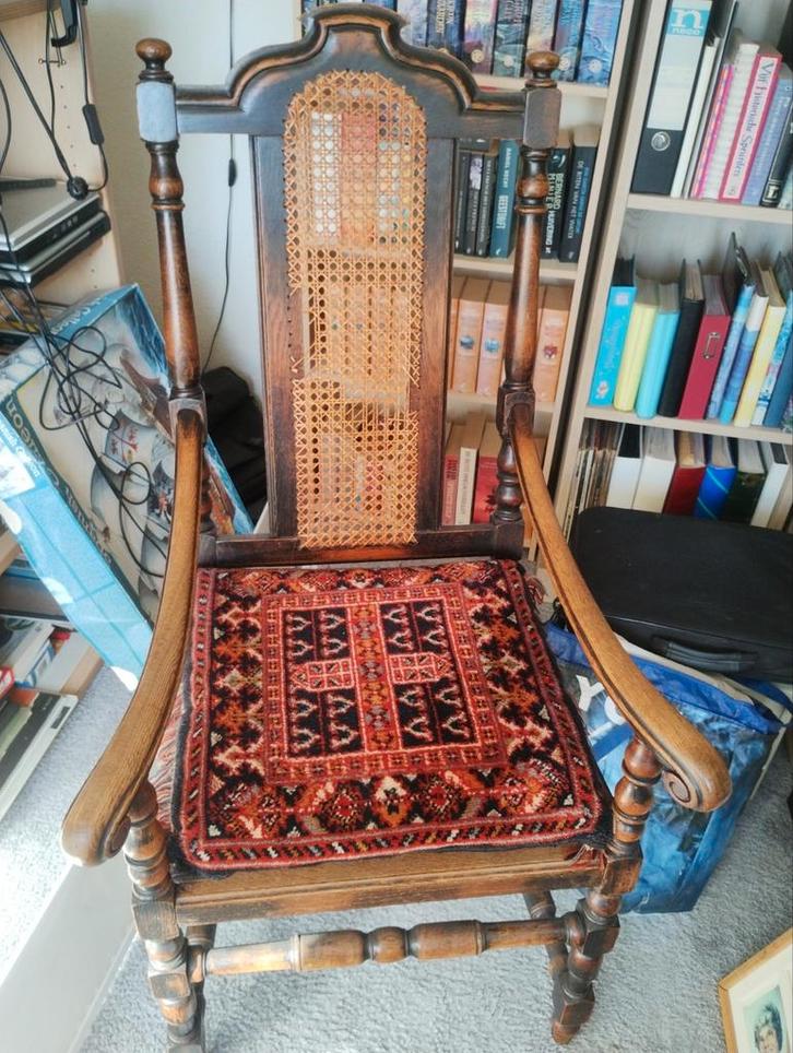 Antieke Stoel met Rugleuning van Rotan en bijpassende kussen, Antiek en Kunst, Antiek | Meubels | Stoelen en Banken, Ophalen of Verzenden