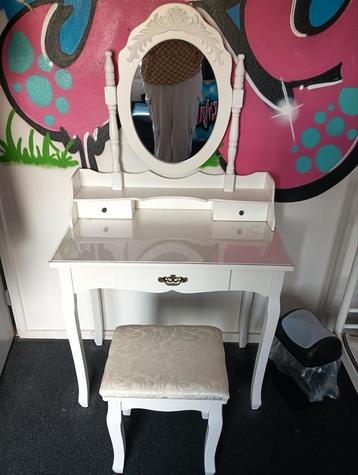 Kaptafel met kruk - Wit beschikbaar voor biedingen