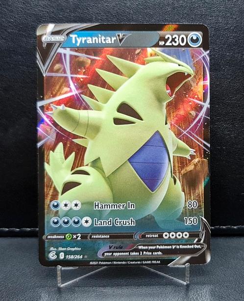 Tyranitar V 158/264 Fusion Strike NM, Hobby en Vrije tijd, Verzamelkaartspellen | Pokémon, Zo goed als nieuw, Losse kaart, Ophalen of Verzenden