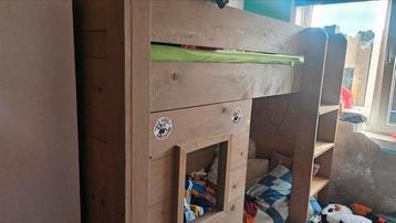Hoogslaper met huisje beschikbaar voor biedingen