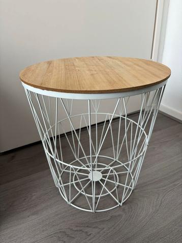 Bijzettafel / Draadmand met deksel beschikbaar voor biedingen