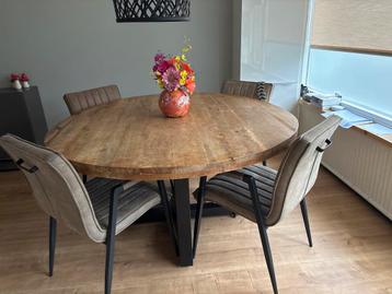 Ronde Eettafel mangohout - Industrieel met 4 mooie stoelen beschikbaar voor biedingen