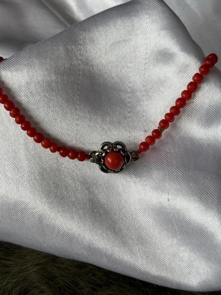 Vintage koraal armband, Sieraden, Tassen en Uiterlijk, Kettingen, Gebruikt, Steen of Mineraal, Rood, Ophalen of Verzenden