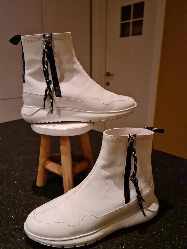 Hogan luxe kwalitatieve design enkellaarsjes, Kleding | Dames, Schoenen, Zo goed als nieuw, Lage of Enkellaarzen, Wit, Ophalen of Verzenden