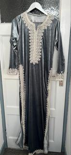 Marokkaanse kaftan Abaya Takchita Nieuw, Nieuw, Ophalen of Verzenden, Maat 36 (S), Grijs