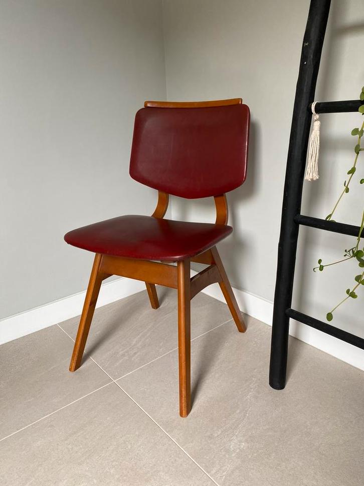 4 eetkamerstoelen (Vintage/Scandinavisch/jaren60), Huis en Inrichting, Stoelen, Gebruikt, Vier, Hout, Leer, Rood, Ophalen