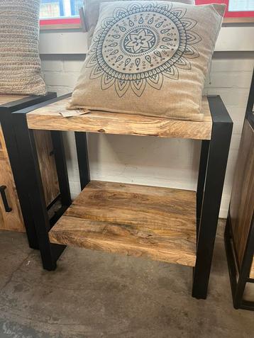 Magazijn Leegverkoop Bijzettafel Britt mangohout metal zwart beschikbaar voor biedingen