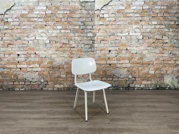 Meerdere Ahrend Revolt bij TheReSales beschikbaar voor biedingen