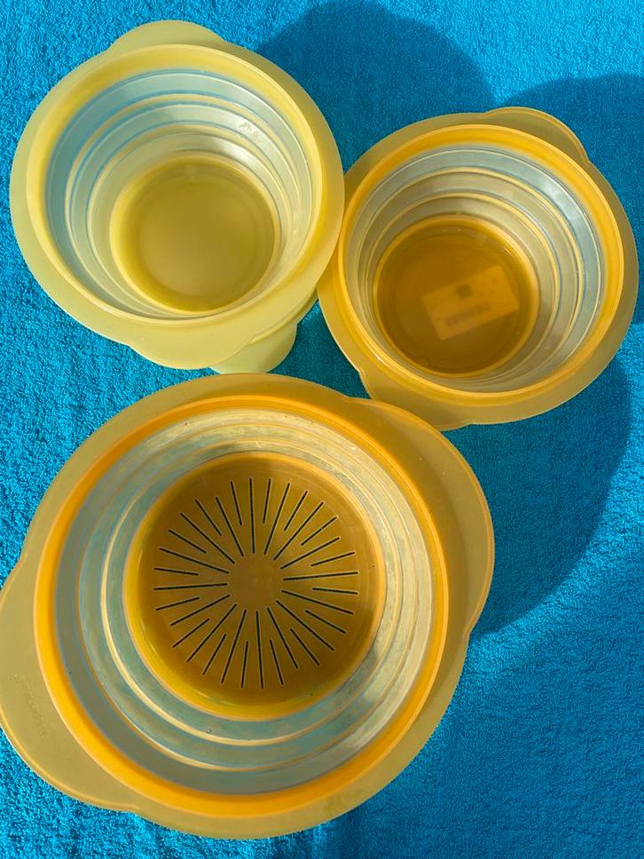 Tupperware mini-Max set: 2 bakjes + zeef, Huis en Inrichting, Keuken | Tupperware, Gebruikt, Bak of Kom, Geel, Ophalen of Verzenden