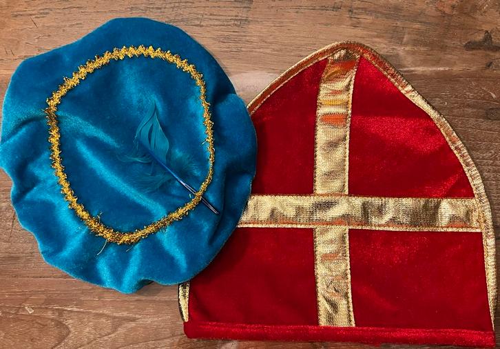 Sinterklaas kleding set - mijter en pietenpet, Diversen, Sinterklaas, Zo goed als nieuw, Ophalen of Verzenden
