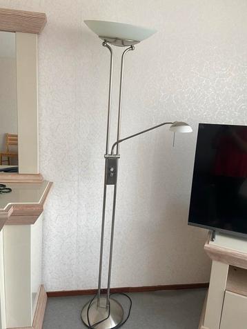 Vloerlamp met leeslamp beschikbaar voor biedingen