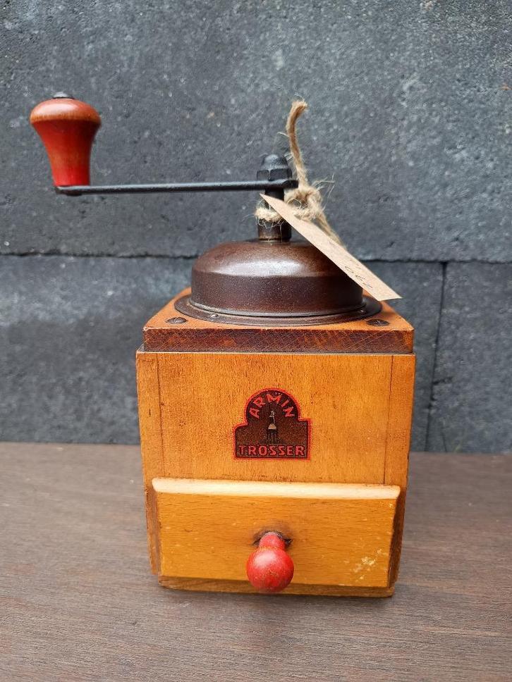 Oude koffiemolen, Antiek en Kunst, Curiosa en Brocante, Verzenden