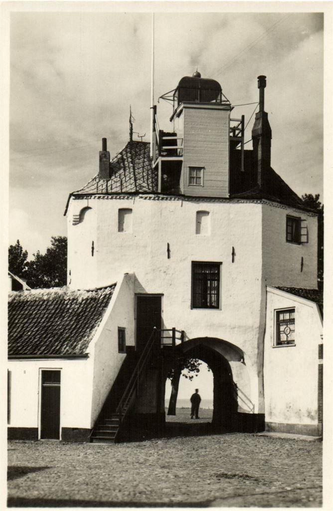 Harderwijk - Vischpoort - man in poort - ongelopen, Verzamelen, Ansichtkaarten | Nederland, Ongelopen, Gelderland, Voor 1920, Ophalen of Verzenden