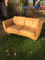 Leren tweezitter in de kleur oker.         In prijs verlaagd, Huis en Inrichting, Banken | Bankstellen, Ophalen, Gebruikt, 150 tot 200 cm