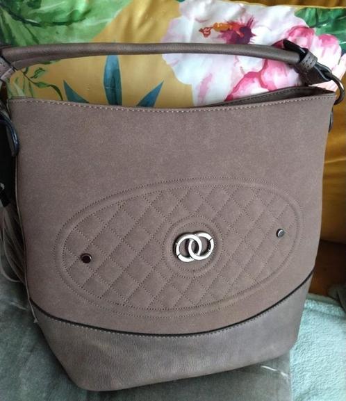 Leuke schouder/hand tas van suède, Sieraden, Tassen en Uiterlijk, Tassen | Damestassen, Nieuw, Schoudertasje, Bruin, Ophalen of Verzenden