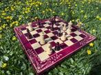 100% handgesneden schaakspel te koop, Een of twee spelers, Ophalen of Verzenden, Nieuw, Zelfgemaakt