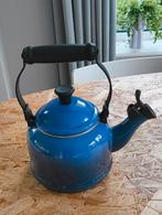 Le Creuset Fluitketel blauw, Huis en Inrichting, Ophalen of Verzenden, Zo goed als nieuw, Gietijzer, Pot, Bus of Blik