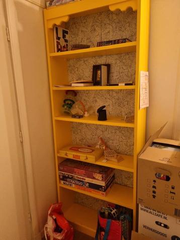 Houten Boekenkast - Geschilderd & Behangen beschikbaar voor biedingen