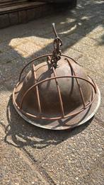 Lamp van een oude Engelse legerhelm, Ophalen of Verzenden, Helm of Baret