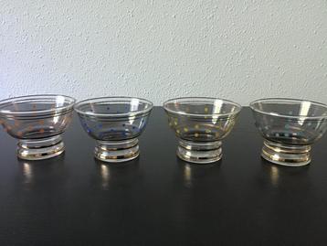 4 retro dessert glaasjes / bowl schaaltjes met sterretjes beschikbaar voor biedingen