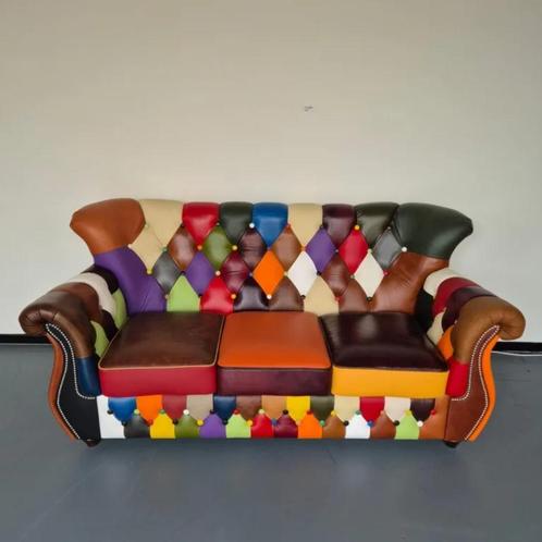 24501 Chesterfield bank Leder Model Carnaval 1,95 m, Huis en Inrichting, Overige Huis en Inrichting, Nieuw, Ophalen