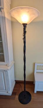 Elegante staande lamp met glazen kap, Huis en Inrichting, Lampen | Vloerlampen, Ophalen, Gebruikt, Klassiek, Glas