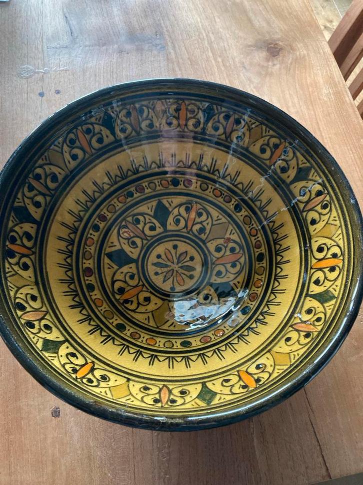 This is a vintage Moroccan handcrafted ceramic bowl of Safi., Antiek en Kunst, Antiek | Vazen, Ophalen